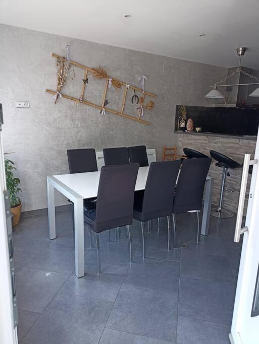 Appartement De 70M2 Tout Equipe Hargarten-aux-Mines Buitenkant foto